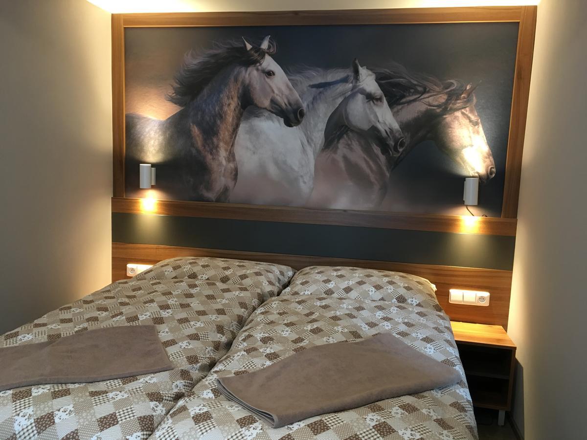 Hotel U Kone Beroun  Extérieur photo