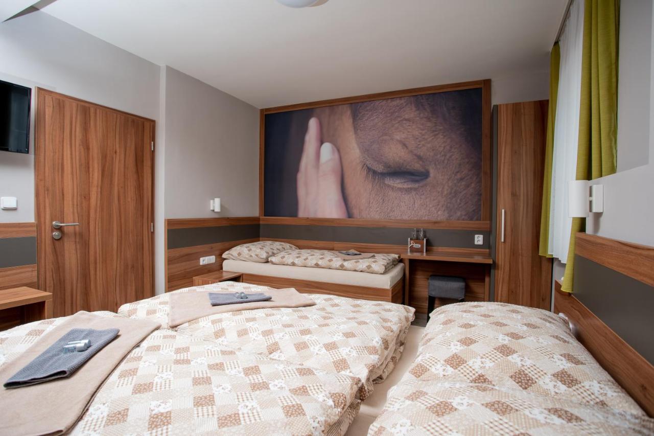 Hotel U Kone Beroun  Extérieur photo